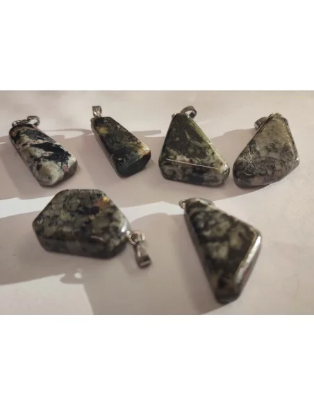 Aegyrine en pendentif