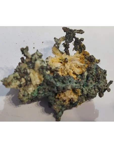 Cuivre natif avec malachite et adamite