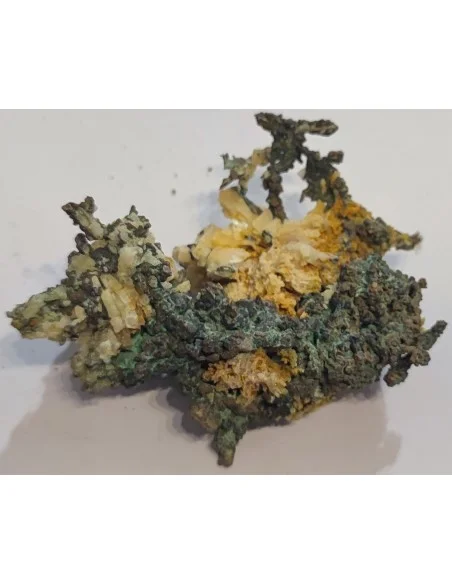 Cuivre natif avec malachite et adamite