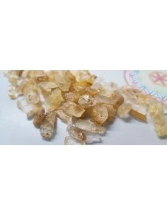 Petalite jaune minéral