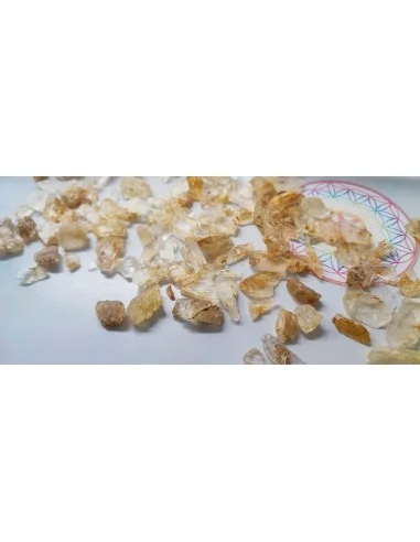 Petalite jaune minéral