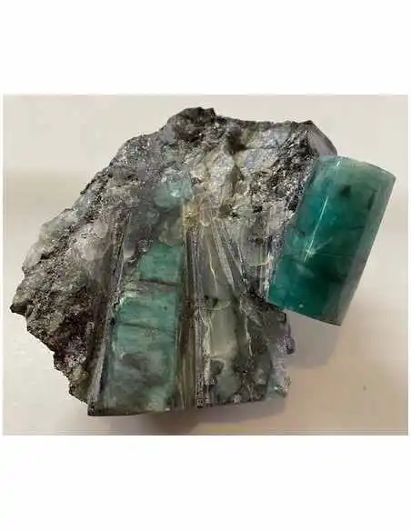 Grande Emeraude brute, Béryl pierre Grande Emeraude brute, Béryl pierre