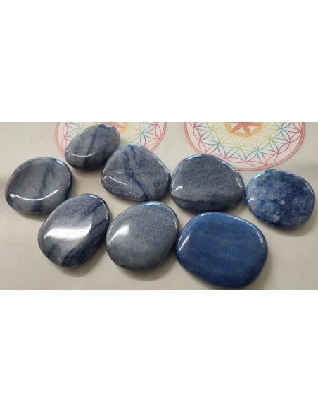 Quartz bleu galet pierre plate pour la lithotherapie