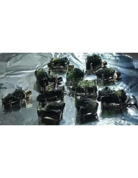 Grands pendentifs en moldavite montées en argent
