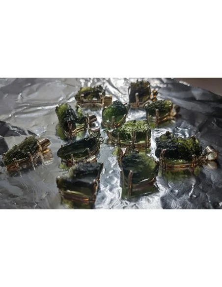 Grands pendentifs en moldavite montées en argent