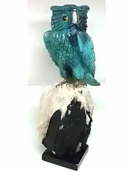 Grand hibou en chrysocolle sur quartz tourmaline