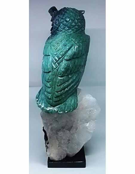 Grand hibou en chrysocolle sur quartz tourmaline