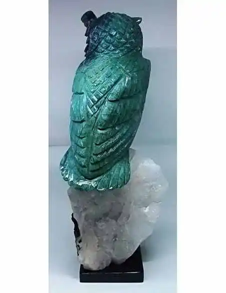 Grand hibou en chrysocolle sur quartz tourmaline