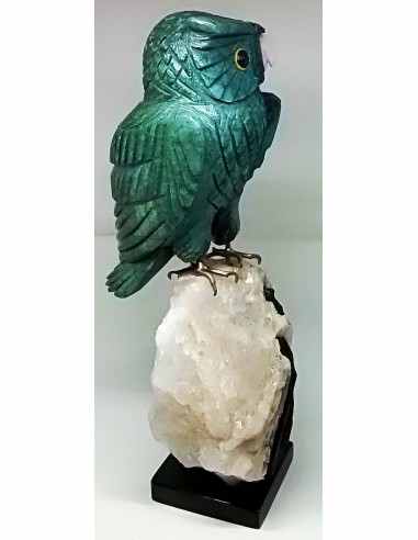 Grand hibou en chrysocolle sur quartz tourmaline