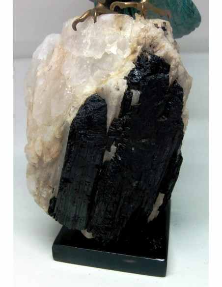 Grand hibou en chrysocolle sur quartz tourmaline