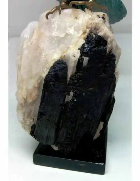 Grand hibou en chrysocolle sur quartz tourmaline