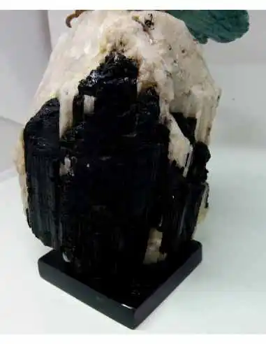 Grand hibou en chrysocolle sur quartz tourmaline