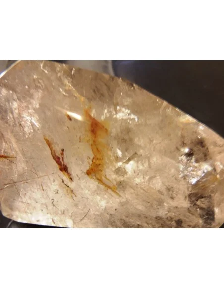 Galet tourmaline jaune avec rutiles