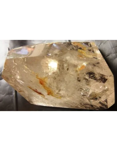 Galet tourmaline jaune avec rutiles