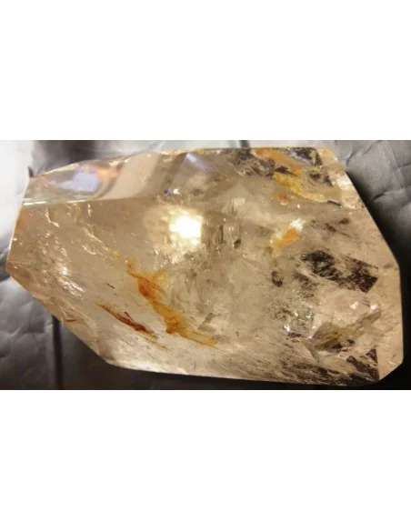 Galet tourmaline jaune avec rutiles