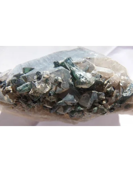 Tourmaline verte cristalisee Tourmaline verte cristalisee