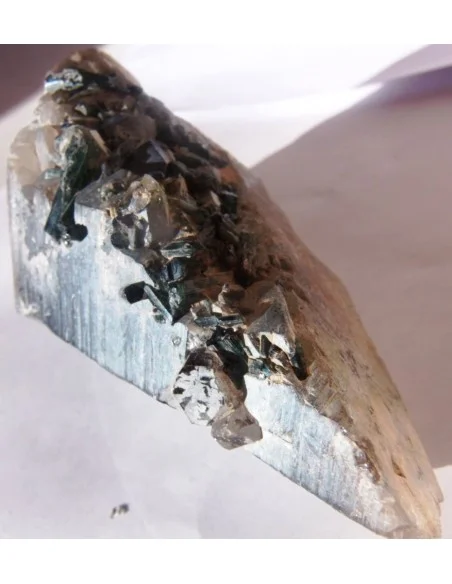 Tourmaline verte cristalisee Tourmaline verte cristalisee