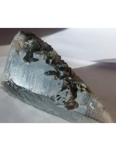 Tourmaline verte cristalisee Tourmaline verte cristalisee