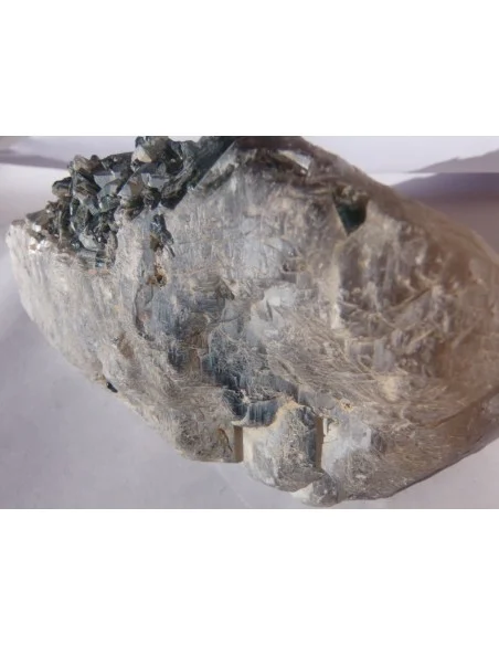 Tourmaline verte cristalisee Tourmaline verte cristalisee