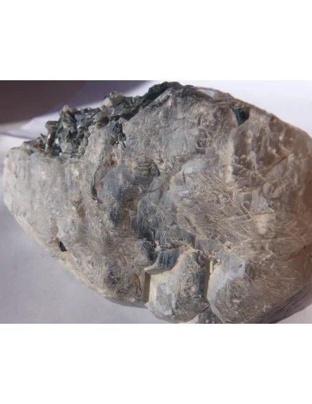 Tourmaline verte cristalisee Tourmaline verte cristalisee