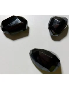 Diopside noire percé