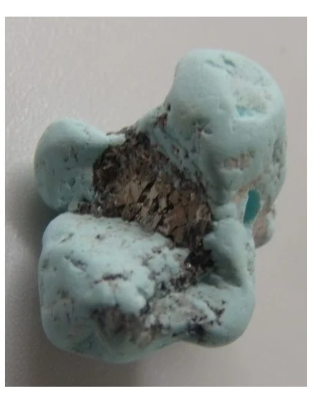 Turquoise avec pyrite percé