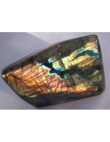 Labradorite polis Labradorite polis