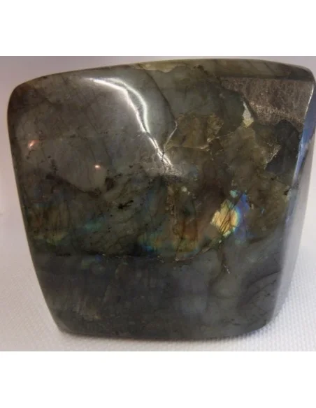 Labradorite polis Labradorite polis