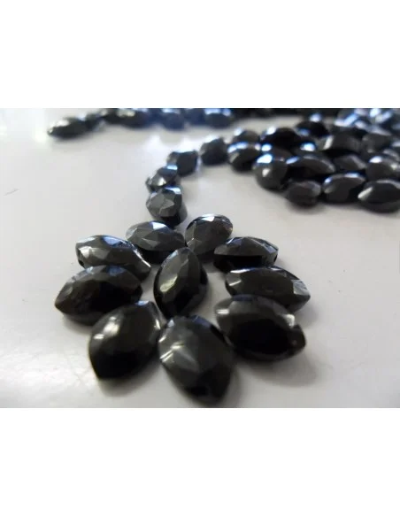 Spinelle feuille facetté percé Spinelle feuille facetté percé