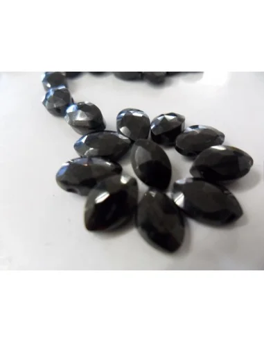 Spinelle feuille facetté percé