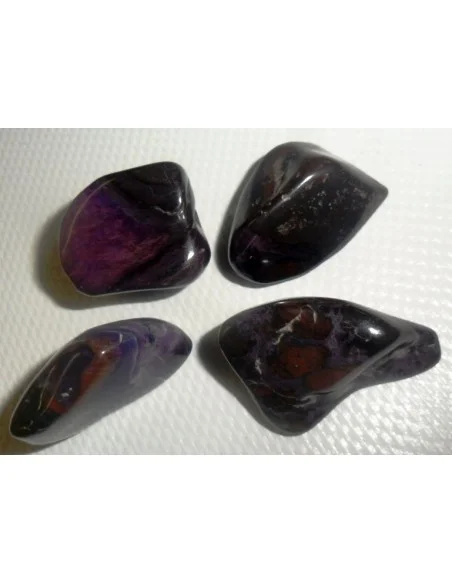 Sugilite avec bustamite polis