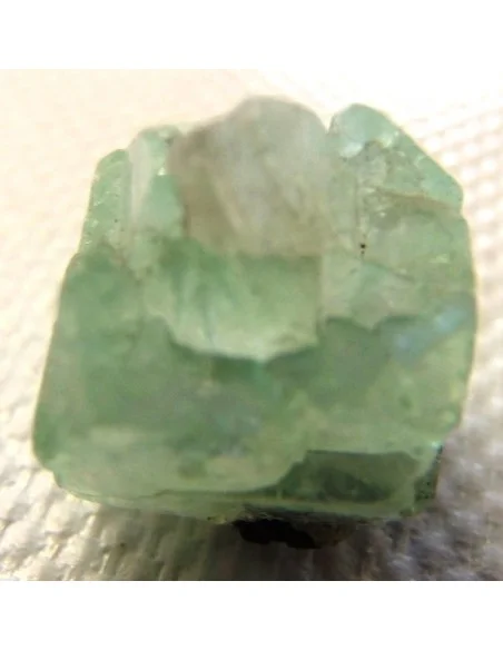 Apophyllite verte percé