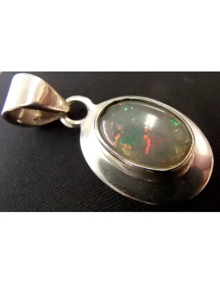Opale noble ovale pendentif Opale noble ovale pendentif