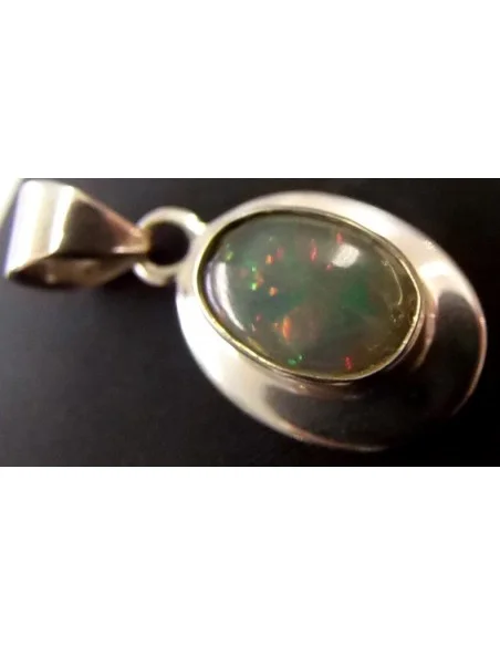 Opale noble ovale pendentif Opale noble ovale pendentif