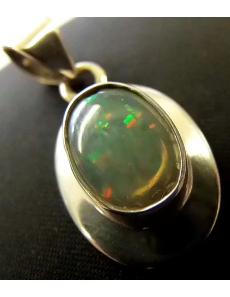 Opale noble ovale pendentif Opale noble ovale pendentif