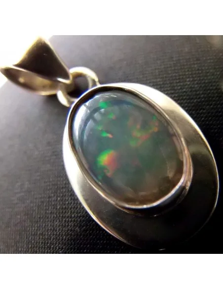 Opale noble ovale pendentif Opale noble ovale pendentif