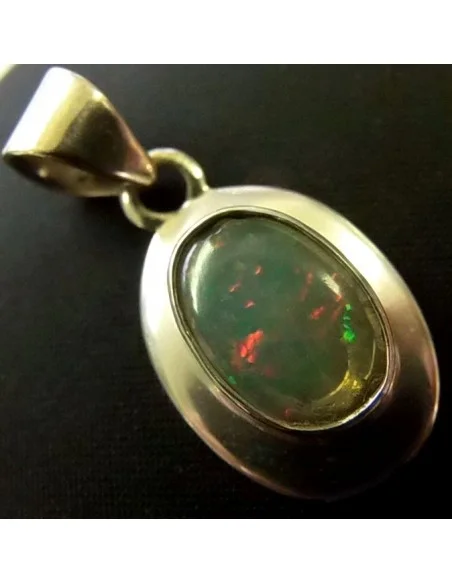 Opale noble ovale pendentif Opale noble ovale pendentif