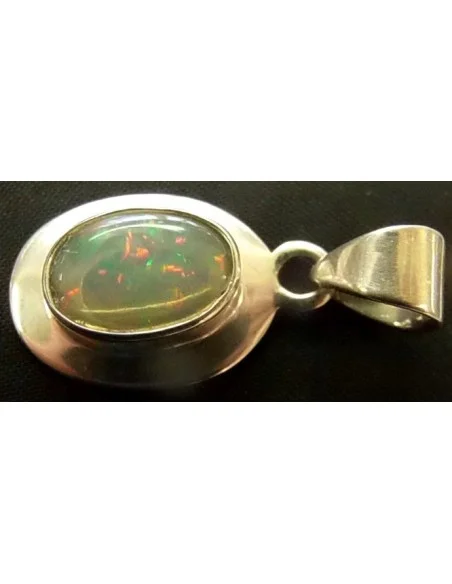 Opale noble ovale pendentif Opale noble ovale pendentif