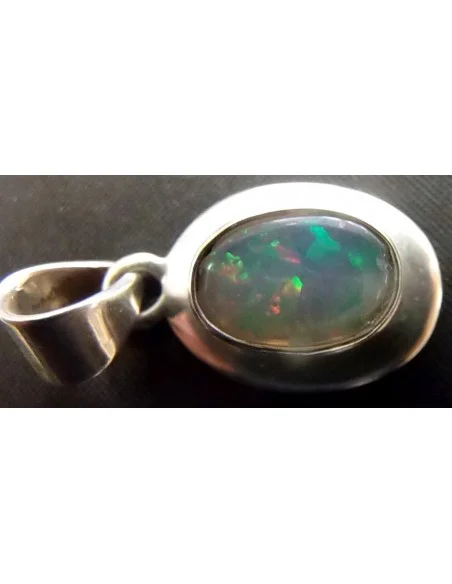 Opale noble ovale pendentif Opale noble ovale pendentif