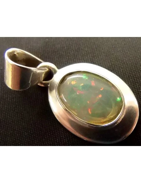 Opale noble ovale pendentif Opale noble ovale pendentif