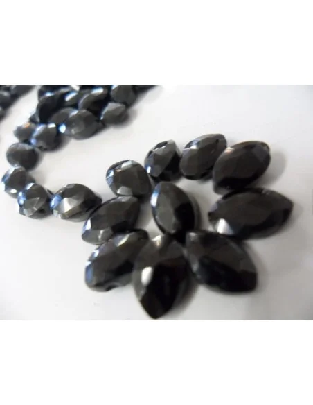 Spinelle percé Spinelle percé