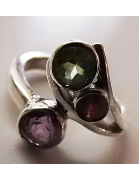 Bague en pierres préceuses monté en argent Bague en pierres préceuses monté en argent