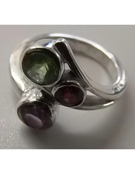 Bague en pierres préceuses monté en argent Bague en pierres préceuses monté en argent