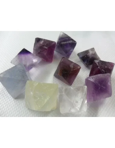 Tétraèdre naturel en fluorine