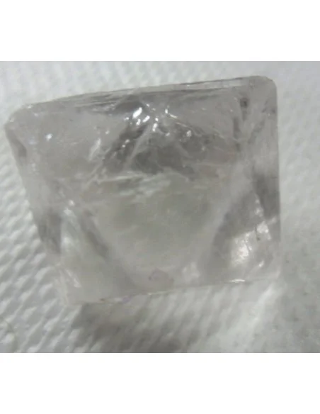 Tétraèdre naturel en fluorine