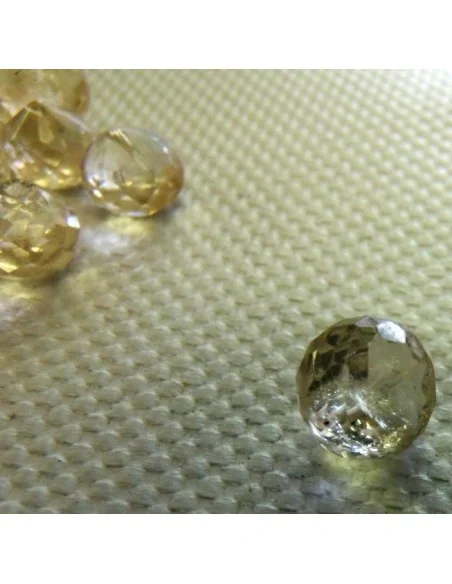 Topaze percée pour la création de bijoux Topaze percée pour la création de bijoux