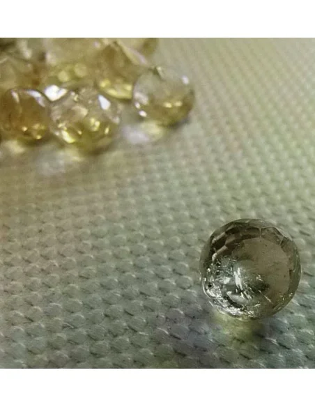 Topaze percée pour la création de bijoux Topaze percée pour la création de bijoux