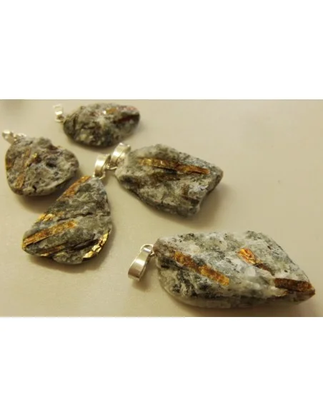 Astrophyllite brute pendentif Astrophyllite brute pendentif