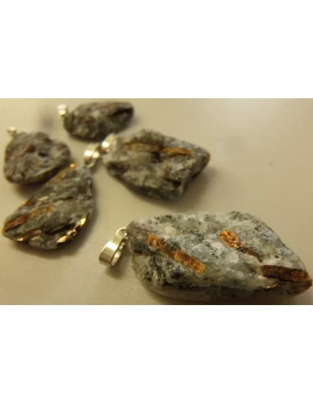 Astrophyllite brute pendentif Astrophyllite brute pendentif