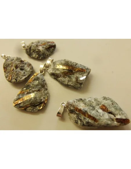Astrophyllite brute pendentif Astrophyllite brute pendentif